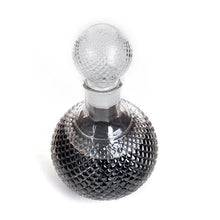 Load image into Gallery viewer, Classic Round Whiskey Decanter with Diamond pattern
